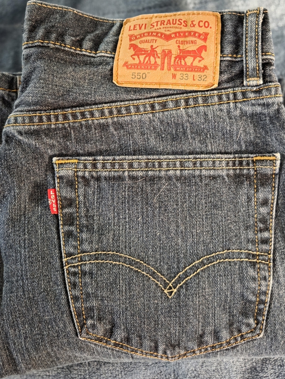 Levi's 550, 33x32, Men's Relaxed Jeans in Dark Indigo with Contrast Stitching